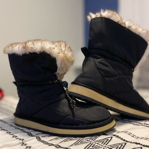 Snow boots